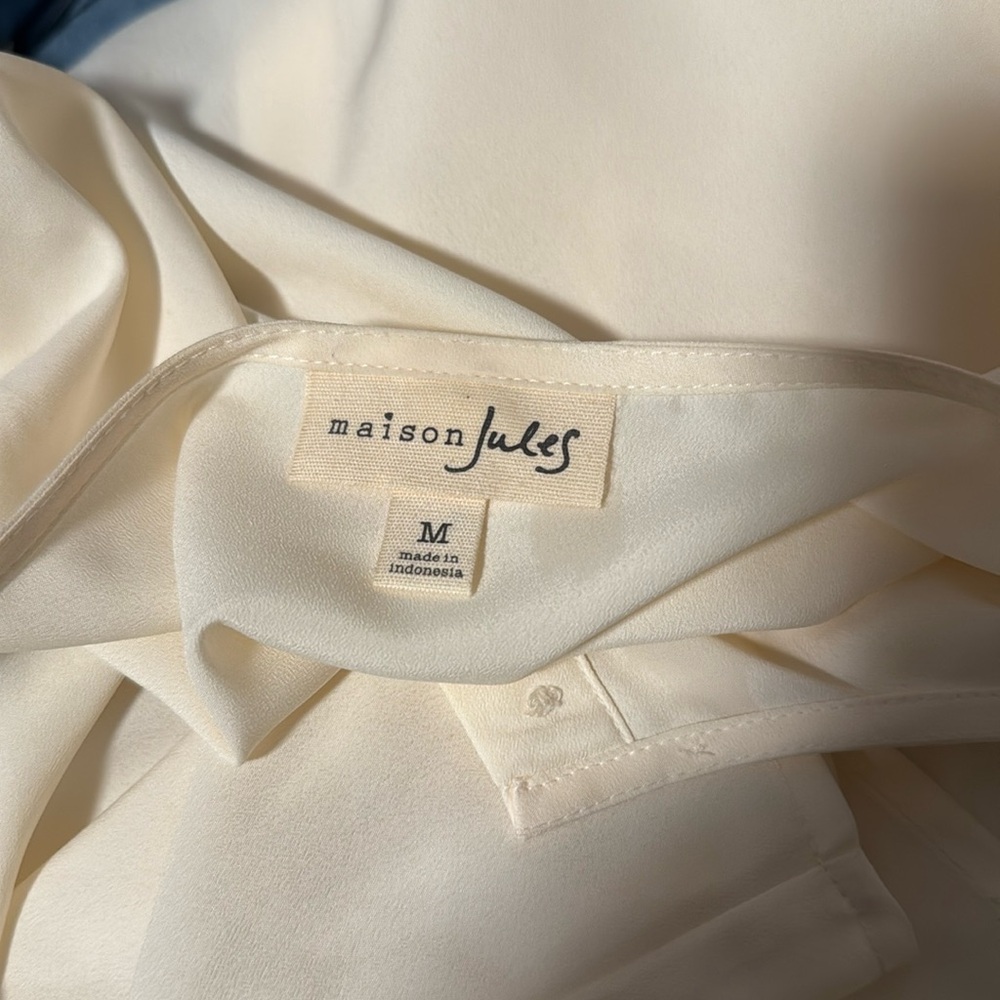 Maison Jules cream blouse with black bow sz M - BNWOT - Picture 5 of 8